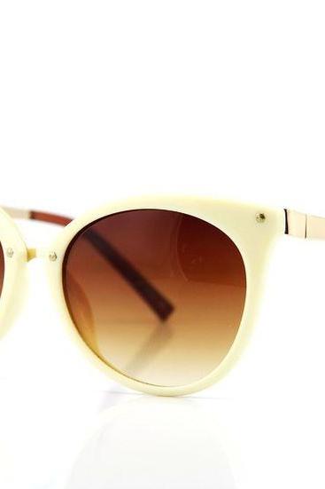 Cat eye beige frame fashion elegant woman sunglasses