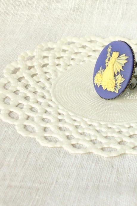 Fairy Anya, Fairy Cameo Ring In Cream White And Lavender Lilac, Vintage Style