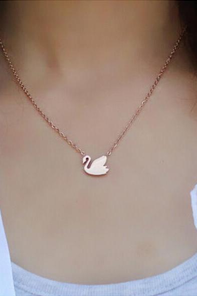Swan Pendant Chain Necklace in Silver or Gold