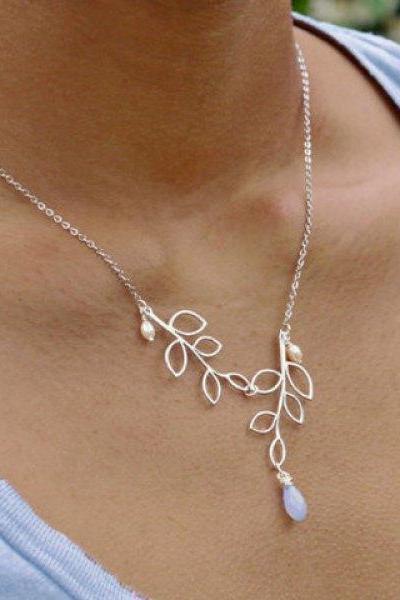 Graceful Solid Color Leaf Shape Openwork Pendant Necklace For Women