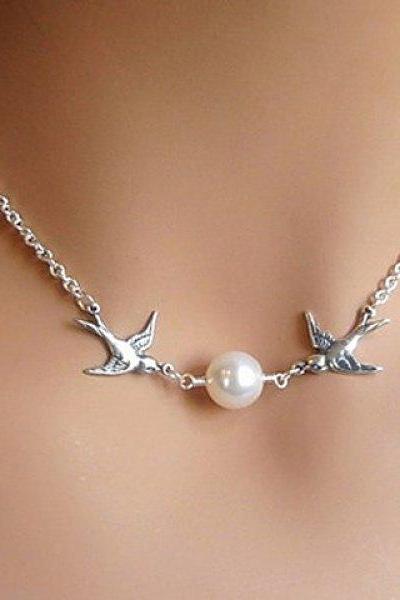 Stylish Faux Pearl Decorated Bird Pendant Necklace For Women