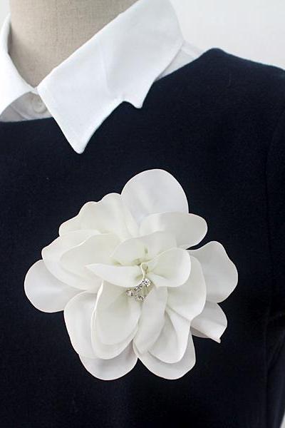 White Flower corsage brooch pins boutonniere