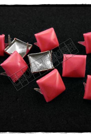  50pcs 1/2inches shocking Pink Pyramid Stud Punk ROCK Biker Spikes spots EMO S1913