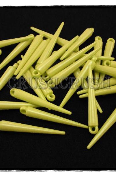  30pcs 1-5/16' (33mm) Yellow Basketball Wives Spikes Charms Pendants Beads F467