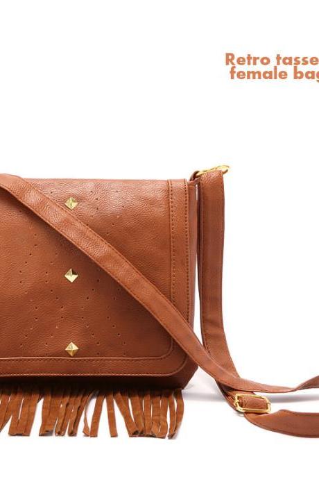 Tassel Rivet Square Solid Clamshell Messenger Bag