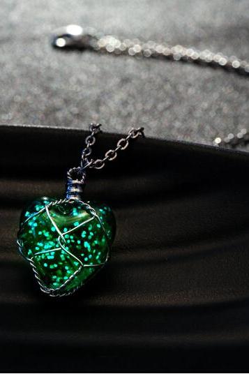 Unisex Hollow Heart Necklace Pendant Luminous Glow In The Dark Locket Jewelry Gifts-MSP0008