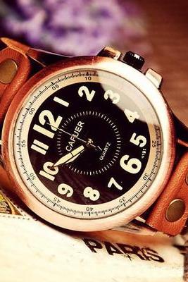 Vintage Style Mens Leather Wristwatch 