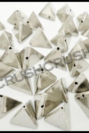  50pcs 10mm Silver Acrylic Faceted Triangle Pyramid 3D Beads Sewing on Studs Nailheads F623