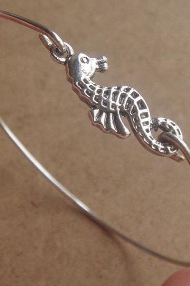 Lovely Seahorse Bangle Bracelet