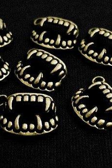 20pcs Antique Brass Vampire Teeth Fangs Twilight Charms Pendants PND-398