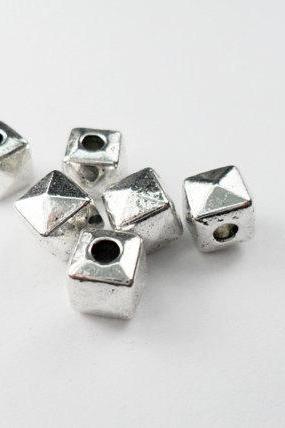  25pcs 7mm Silver Metal Cube Square Pyramid Beads Charms Pendants Spacers PND-400