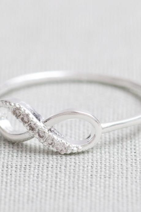 US 5 Size-delicate Infinity ring in silver-Only
