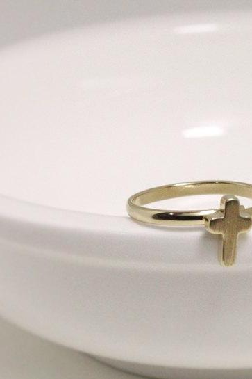 Tiny cross adjustable ring in gold, everyday jewelry, delicate minimal jewelry