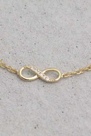 Infinity bracelet in gold