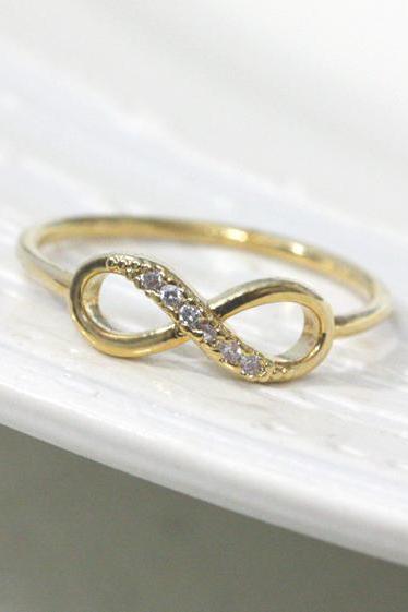 Dainty infinity ring 7.5 size in gold