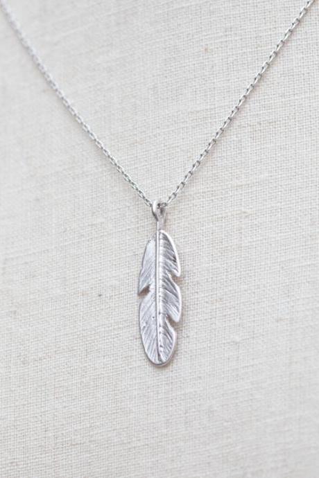 Feather Necklace in silver