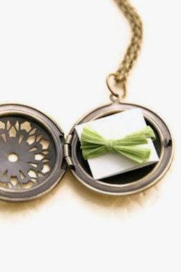 Personalized Locket Necklace // Bridesmaid Locket Necklace // Secret Message Locket // Bridesmaid Gifts // Fiance Gift