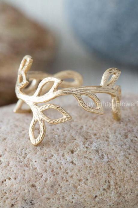 Leaf Branch Ring In Gold
