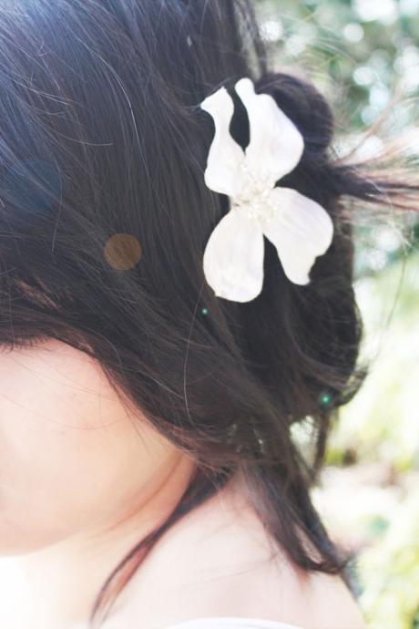 bridal flower hair clip, wedding hair accessory, dogwood flower