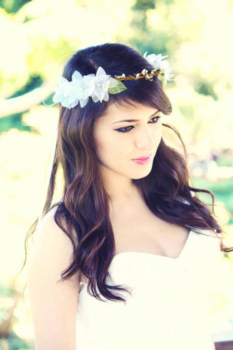 woodland wedding crown, bridal hair crown, woodland hair crown, flower hair crown, white bridal flower