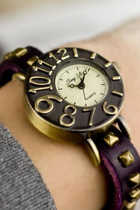 Dimensional Dial Leather Rivet Retro Watch