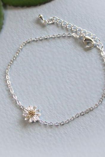  Dainty daisy flower bracelet in silver