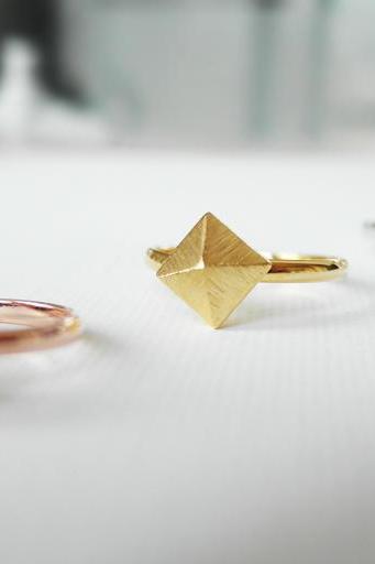 Pyramid ring in gold, adjustable ring, Knuckle ring