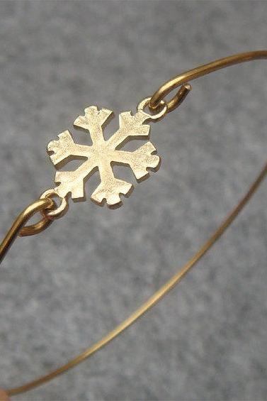 Lovely Snowflake Bangle Bracelet